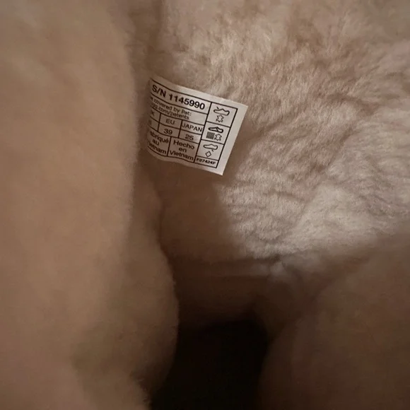 UGG Tan chillapeek tall boots - Picture 2 of 5